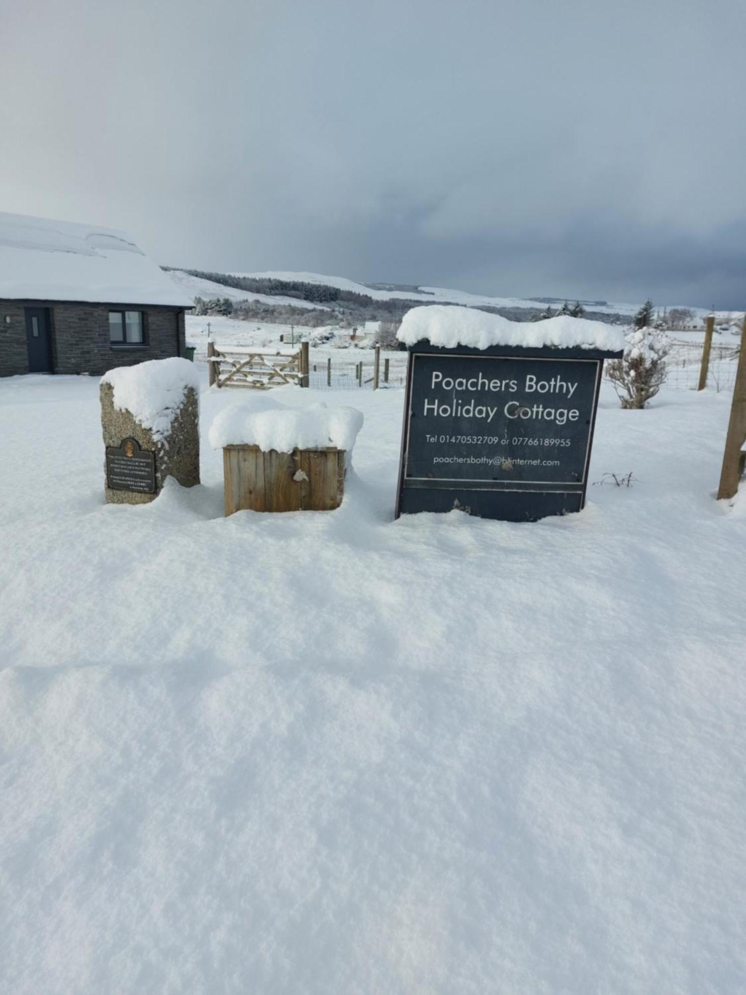 Poachers Bothy Skeabost エクステリア 写真