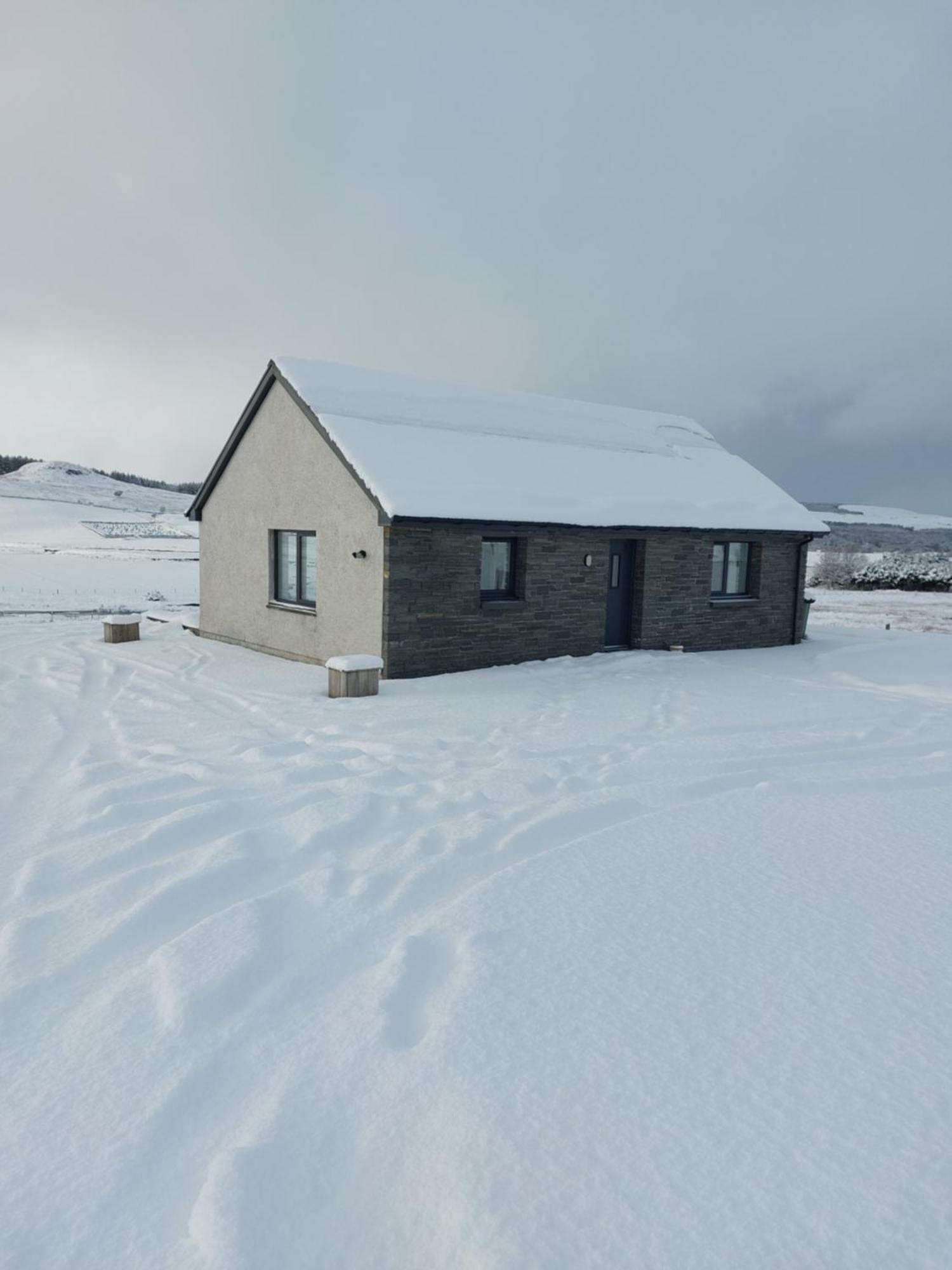 Poachers Bothy Skeabost エクステリア 写真
