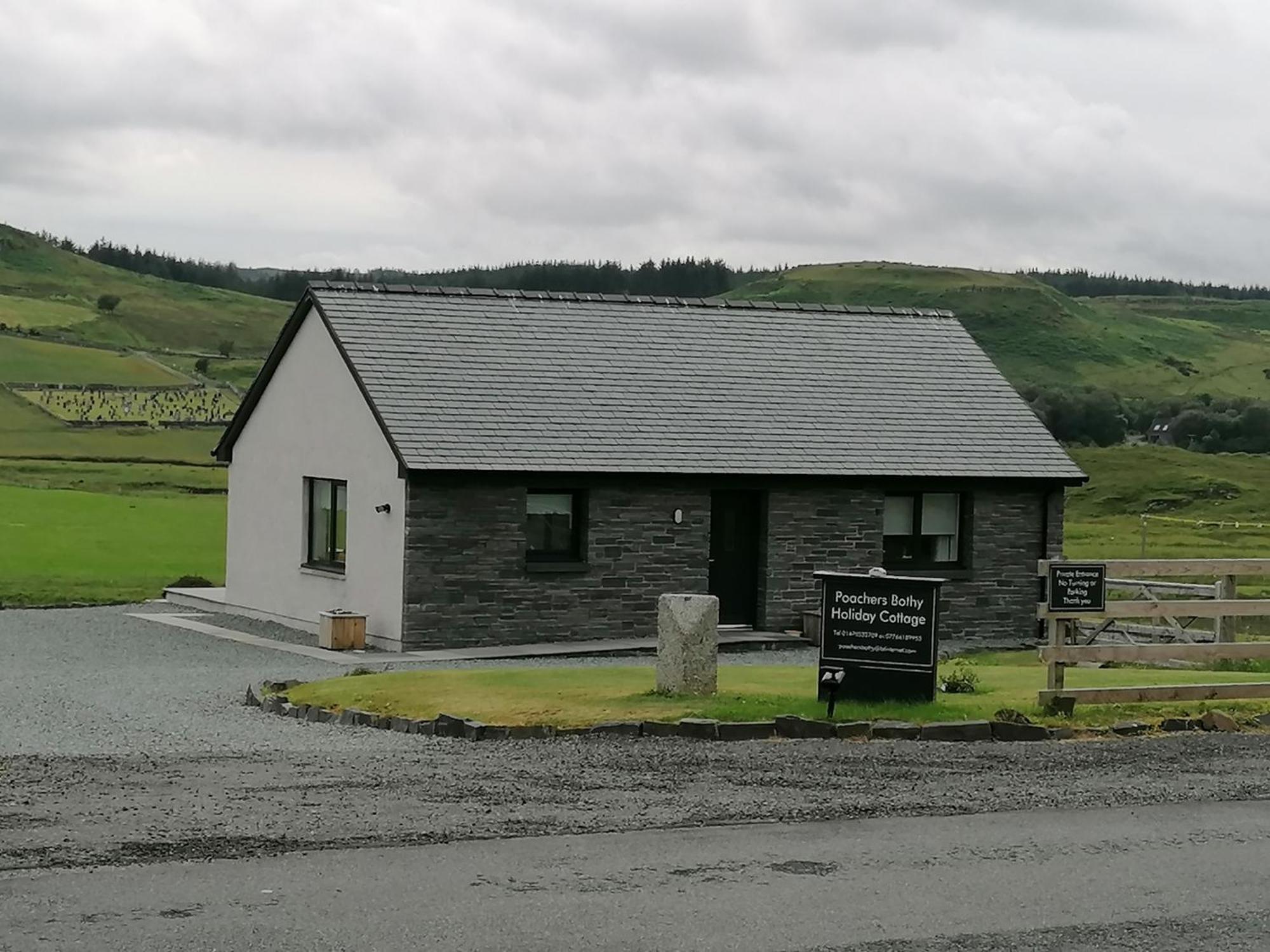 Poachers Bothy Skeabost エクステリア 写真